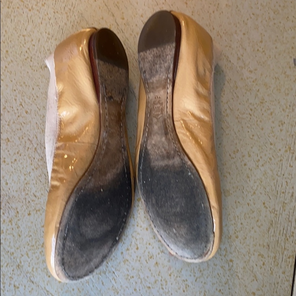 Shoe - Picture 3 of 5